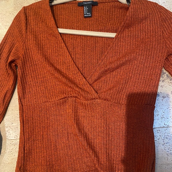 Forever 21 low v longsleeve - Picture 2 of 2